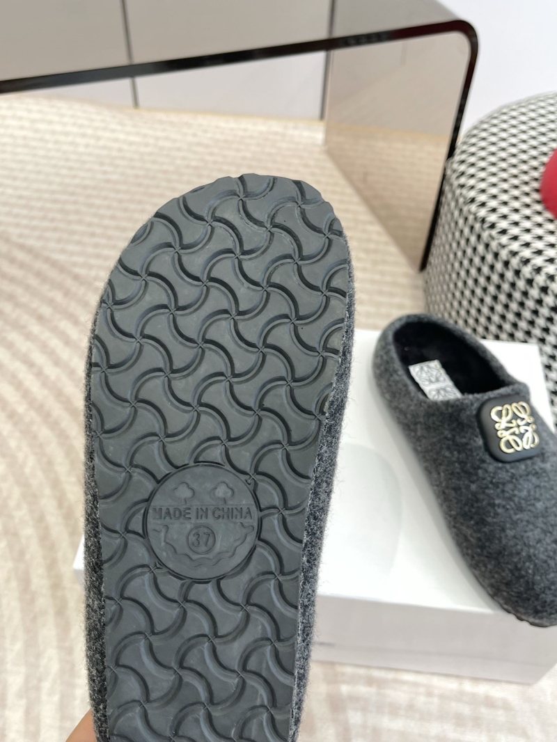 L0ew* slippers